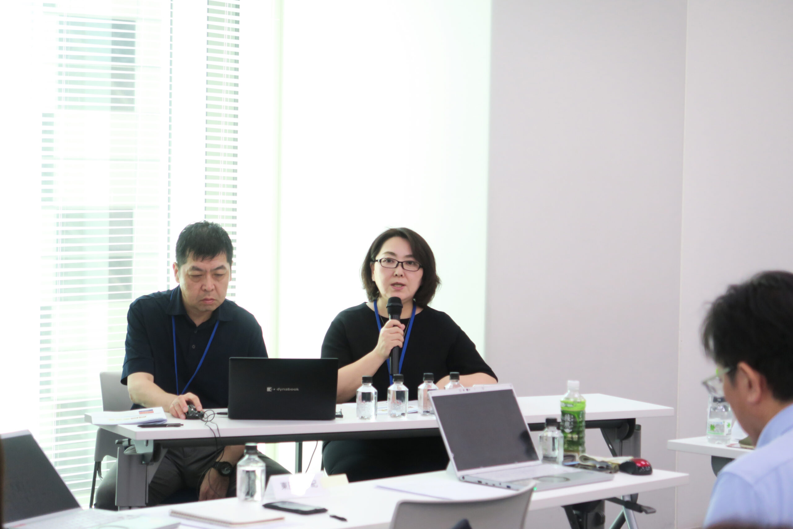 （左から）江崎グリコ株式会社・東田幸紀さま、ハウス食品株式会社・鎌田尚子さま